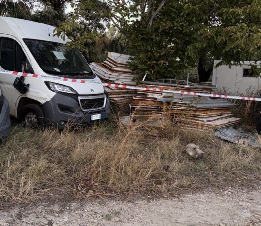 Gestione illecita e abbandono di rifiuti pericolosi in area protetta – deferito 58enne