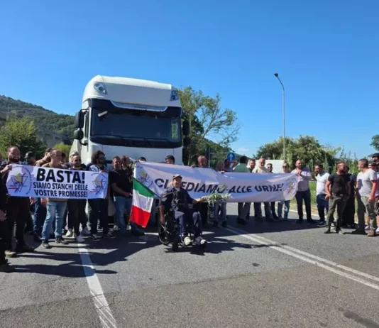 Caro carburante e crisi del settore, prosegue la protesta degli agricoltori in Calabria