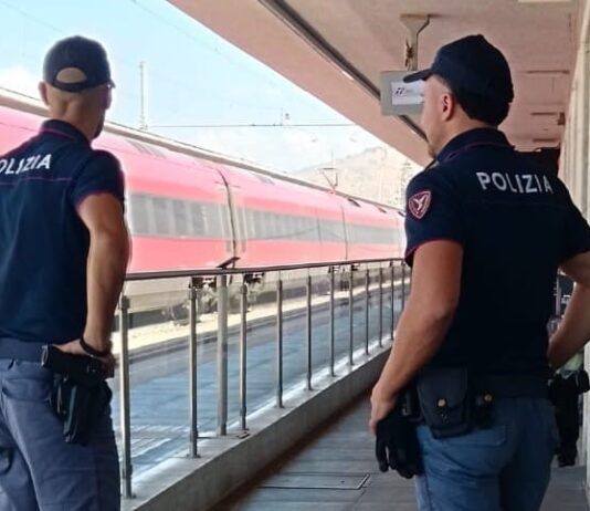 Fugge alla vista della Polizia: arrestato giovane con pistola clandestina