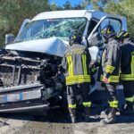 Scontro tra autobus e furgone, tre feriti: coinvolte due donne e il conducente del mezzo