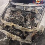 Auto in fiamme sulla SS 280, strada chiusa al traffico: nessun ferito
