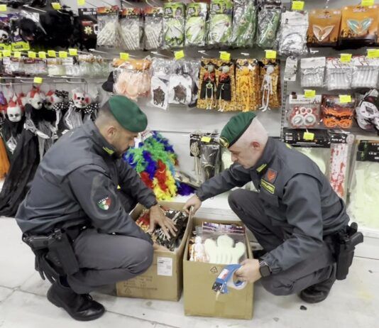Guardia di Finanza sequestra articoli di halloween irregolari e di bigiotteria