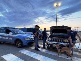 Scoperto con oltre un kg di cocaina nel vano motore: arrestato 52enne