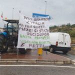 Agricoltori e lavoratori del Sud, la protesta prosegue a oltranza: il Movimento annuncia nuovi presidi