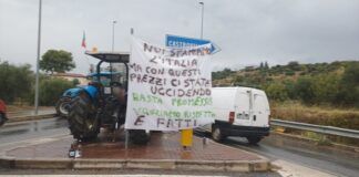 Agricoltori e lavoratori del Sud, la protesta prosegue a oltranza: il Movimento annuncia nuovi presidi