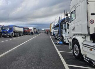 Protesta degli autotrasportatori in Calabria, presidi nella Locride, a Cosenza e al porto di Gioia Tauro