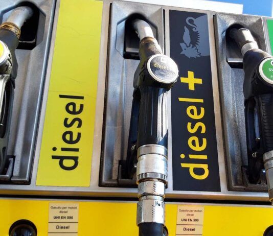 Carburanti, in Calabria pochi distributori vendono il diesel sotto i 2,2 euro:i dati provincia per provincia