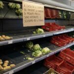 Protesta dei trasportatori, emergenza nei supermercati in Calabria. L’allarme dei marchi Coop: “Scaffali vuoti, bloccati i beni di prima necessità”